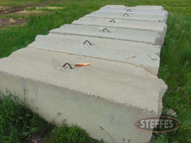 (7) Cement barrier blocks-_1.jpg